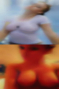 7inches camera and horny women hidden a nice butt.